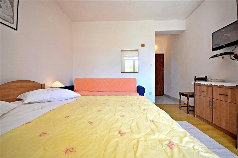 Room S3, for 3 persons