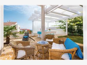 Apartment Private Garden , Size 59.00 m2, Airline distance to town centre 800 m