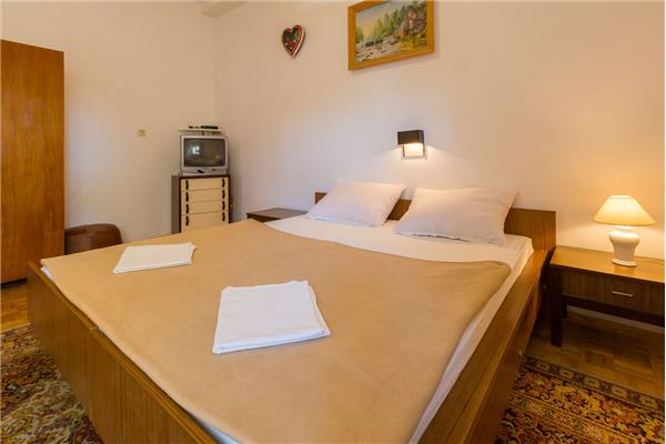 Apartment A1, for 5 persons