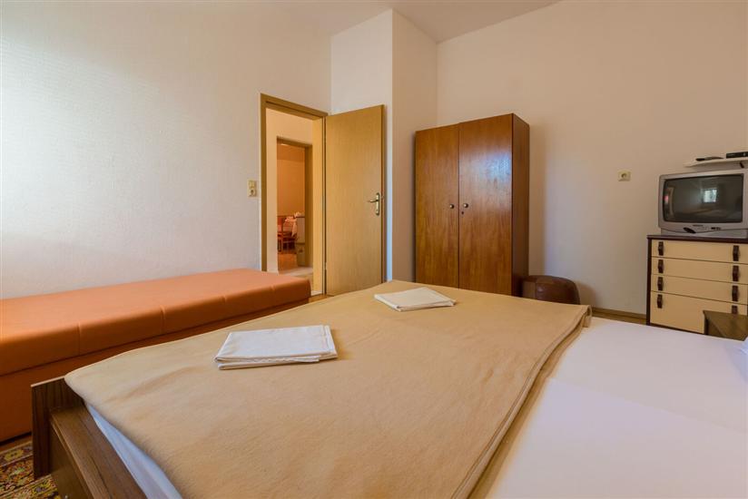 Apartment A1, for 5 persons