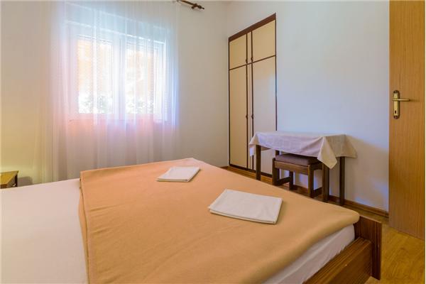 Apartment A1, for 5 persons