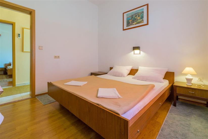 Apartment A1, for 5 persons