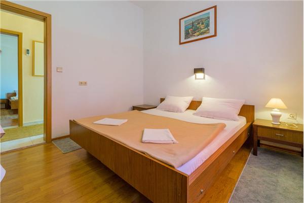 Apartment A1, for 5 persons