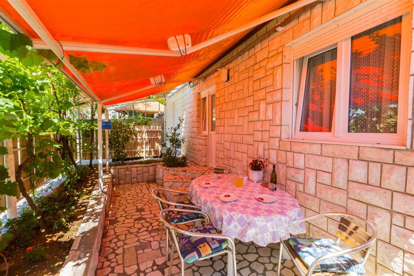 Apartment A1, for 5 persons