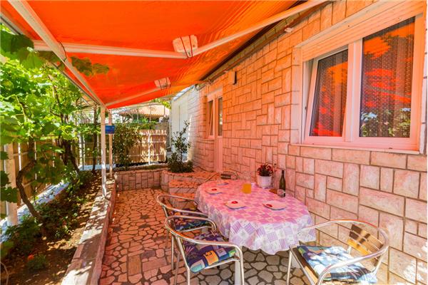 Apartment A1, for 5 persons