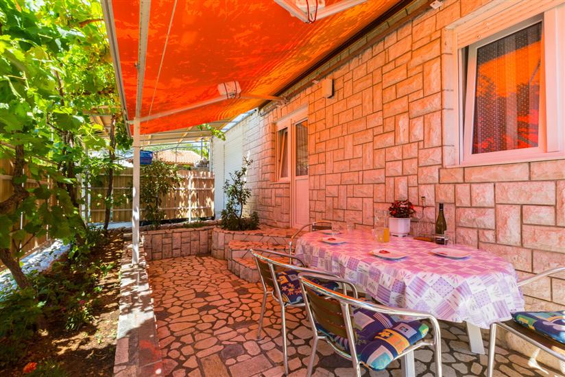 Apartment A1, for 5 persons