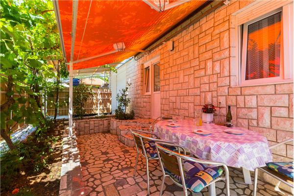 Apartment A1, for 5 persons