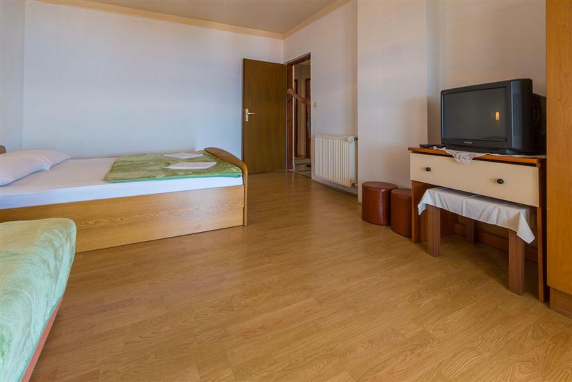 Apartment A2, for 7 persons