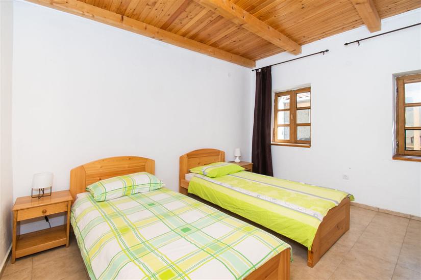 House K1, for 10 persons