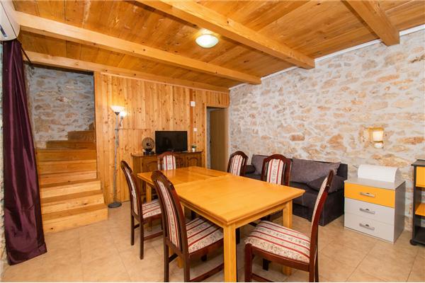 House K1, for 10 persons