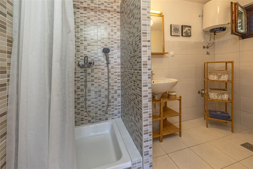 Apartment A2, for 3 persons