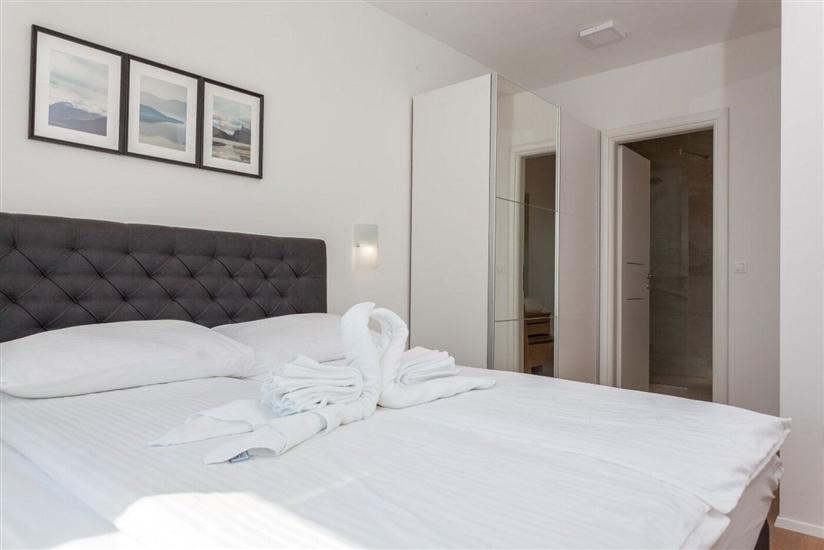 House K1, for 12 persons