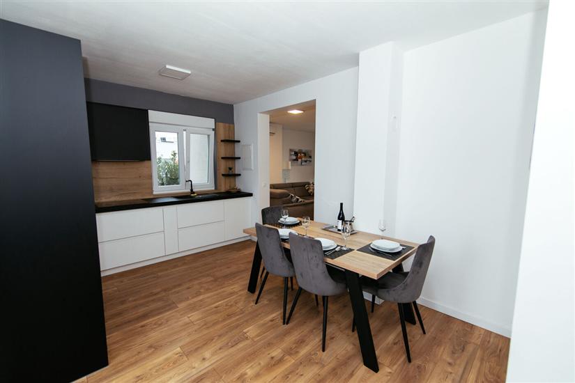 House K1, for 12 persons