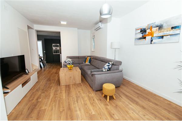 House K1, for 12 persons