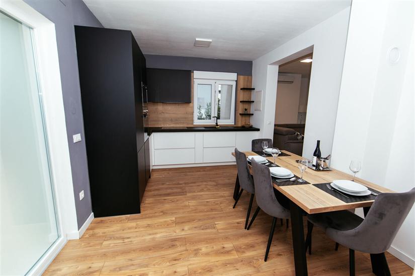 House K1, for 12 persons