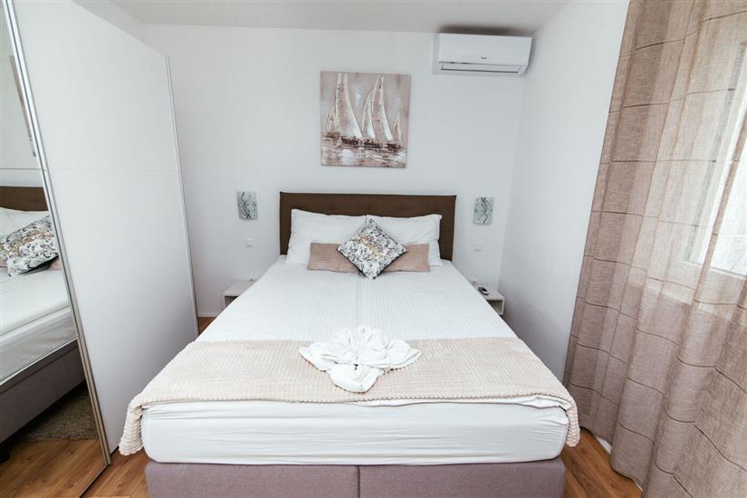 House K1, for 12 persons