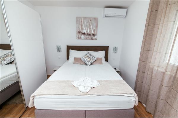 House K1, for 12 persons