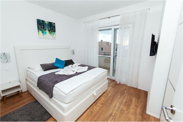 House K1, for 12 persons