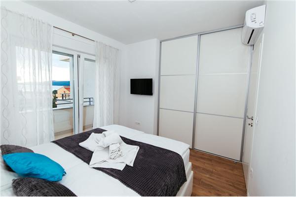 House K1, for 12 persons