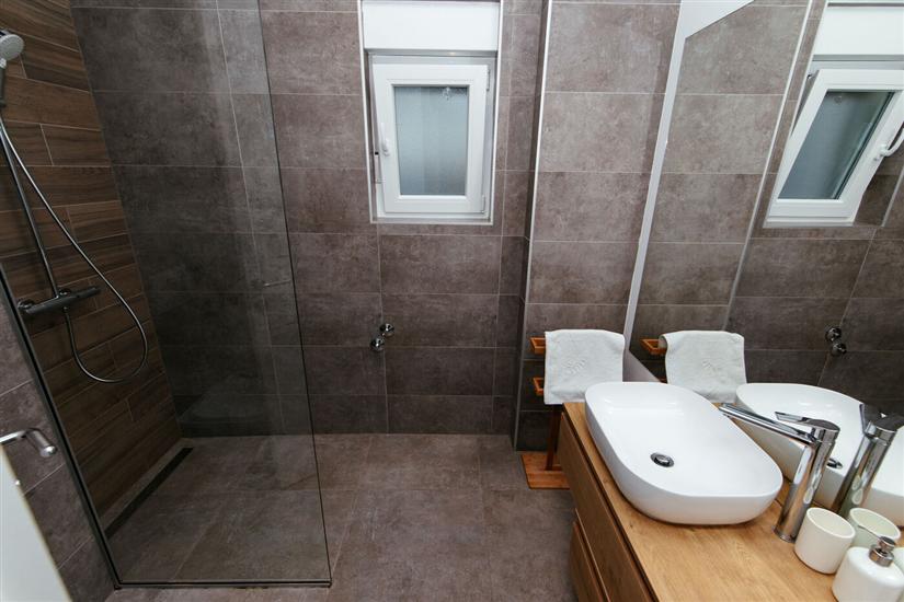 House K1, for 12 persons