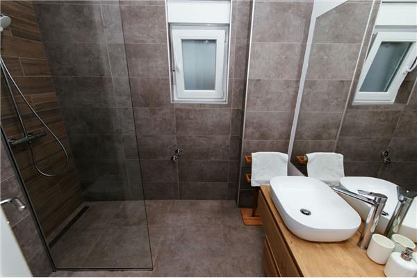 House K1, for 12 persons