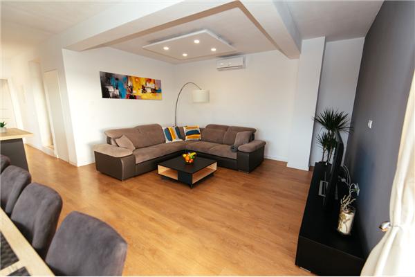 House K1, for 12 persons