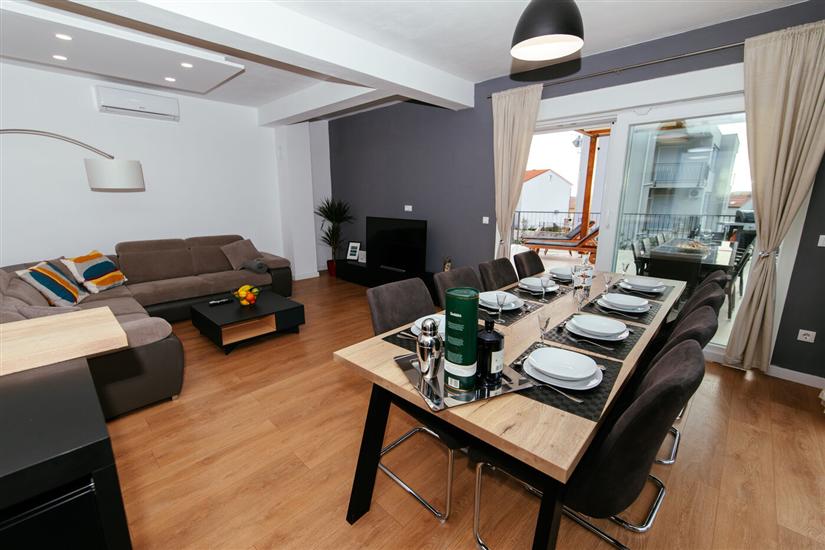 House K1, for 12 persons