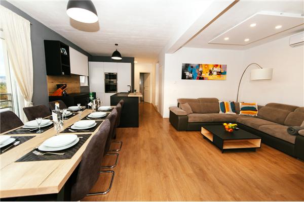 House K1, for 12 persons