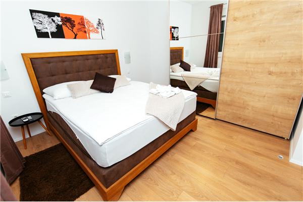 House K1, for 12 persons