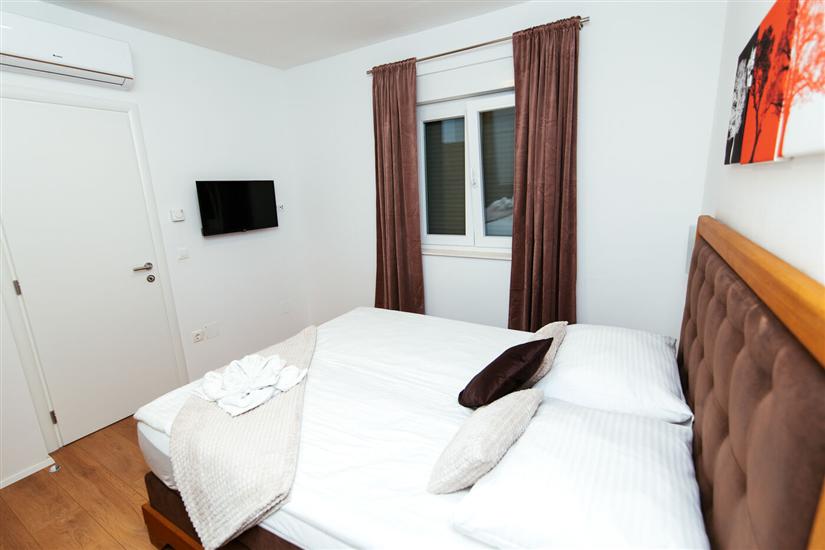 House K1, for 12 persons