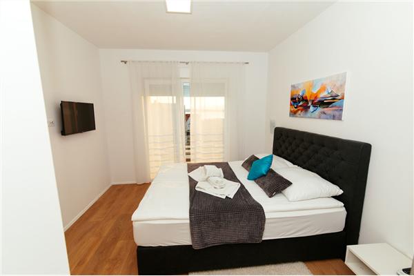 House K1, for 12 persons