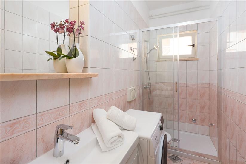 Apartment A5, for 5 persons