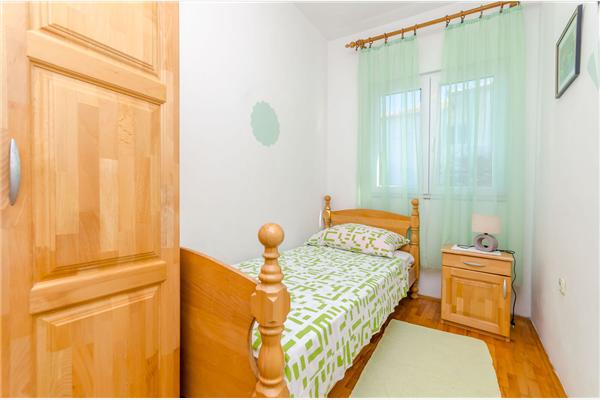Apartment A1, for 5 persons