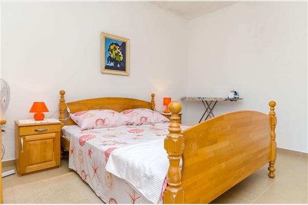 Apartment A1, for 5 persons