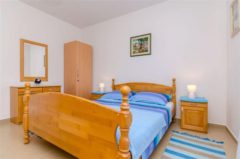 Apartment A1, for 5 persons