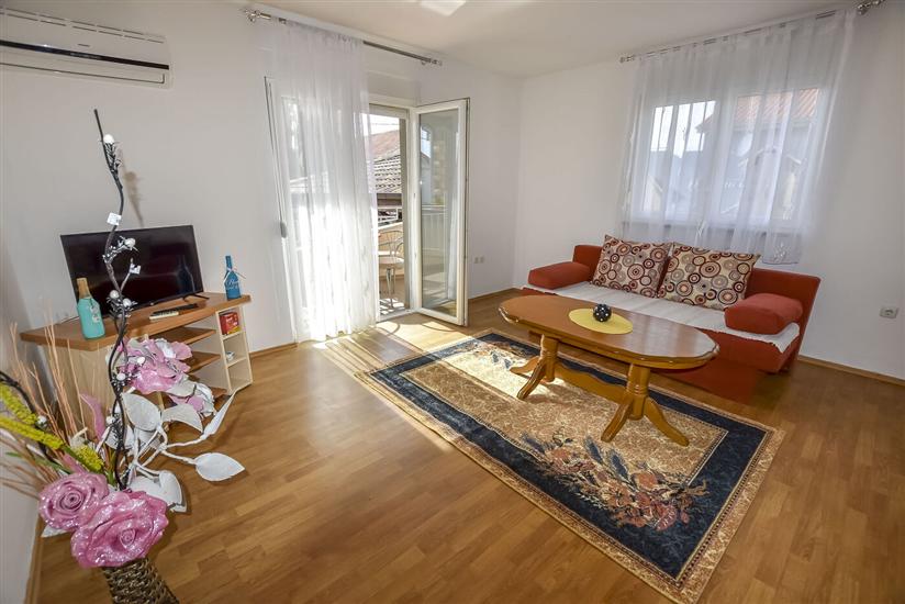 House K1, for 20 persons