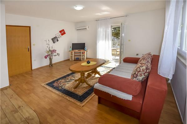 House K1, for 20 persons