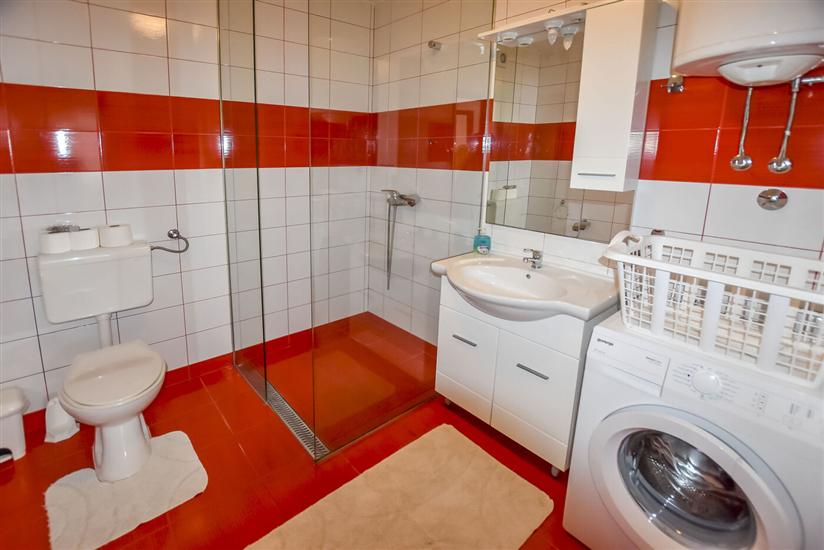 House K1, for 20 persons