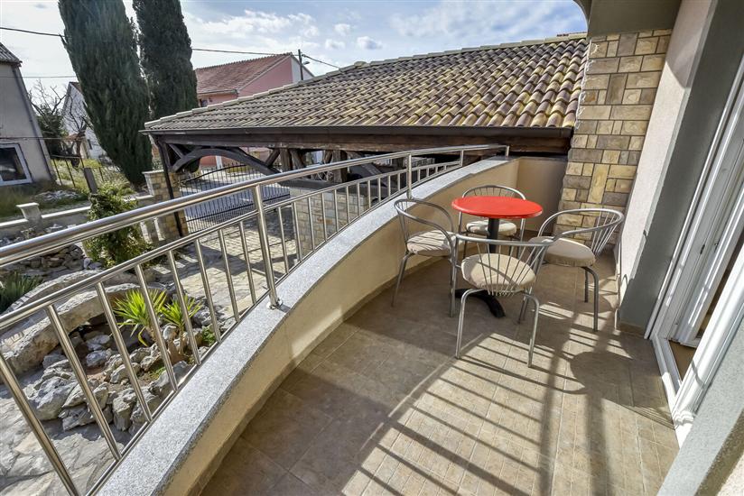 House K1, for 20 persons