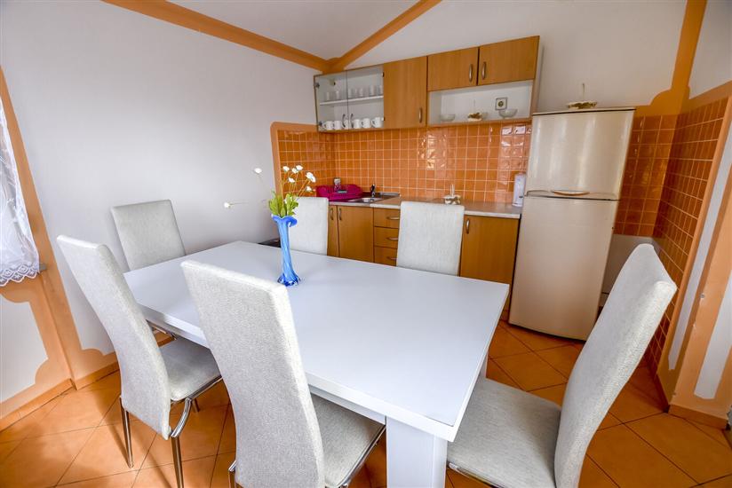 House K1, for 20 persons