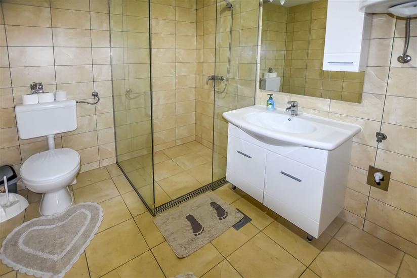 House K1, for 20 persons