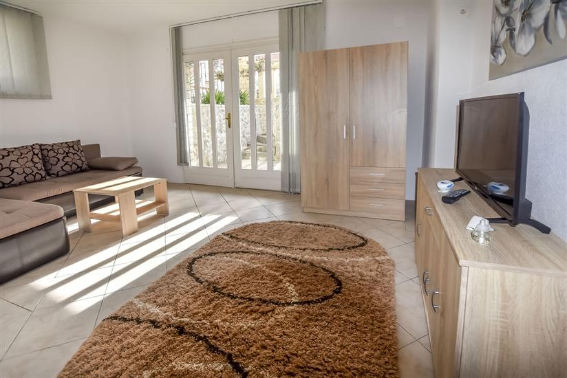 House K1, for 20 persons