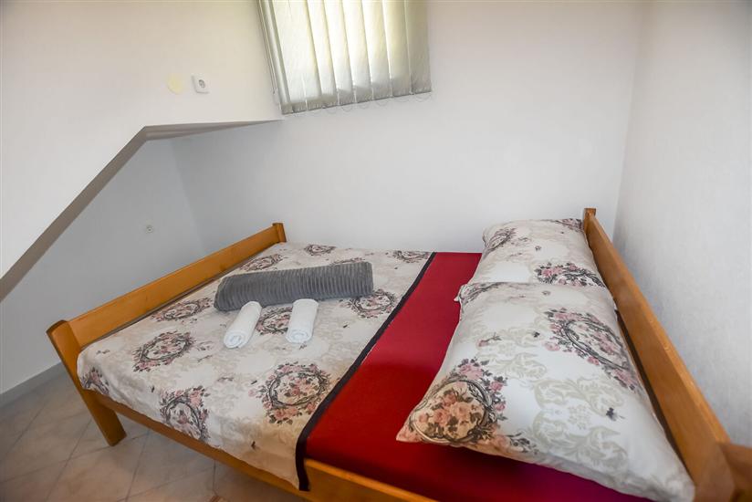 House K1, for 20 persons