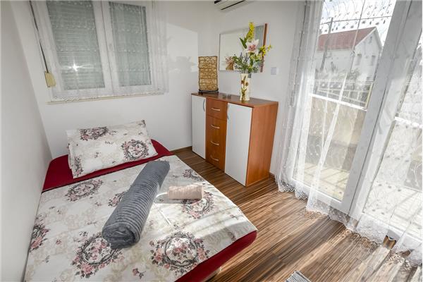 House K1, for 20 persons