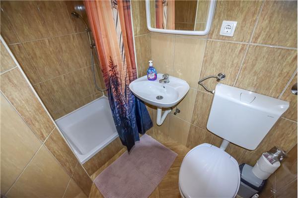 House K1, for 20 persons