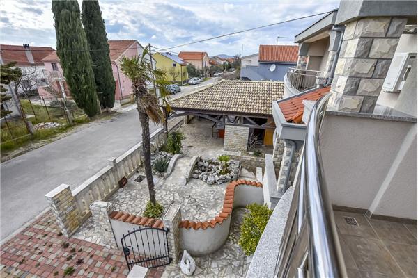 House K1, for 20 persons