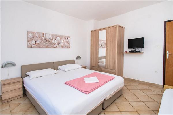 Apartment A1, for 5 persons