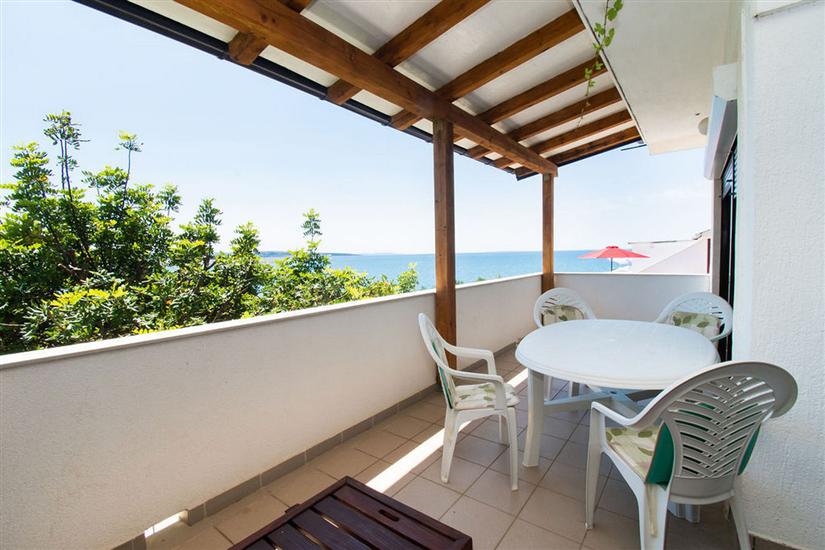 Apartment A1, for 5 persons