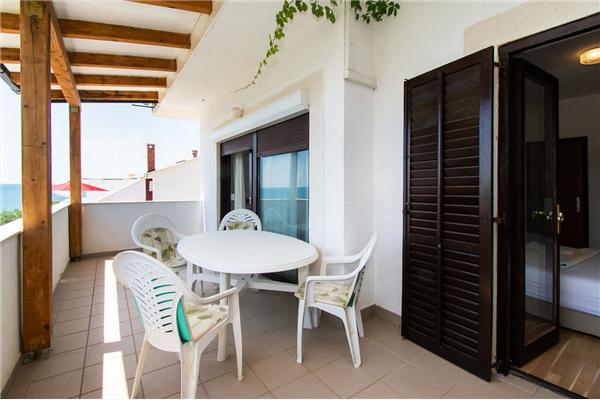 Apartment A1, for 5 persons