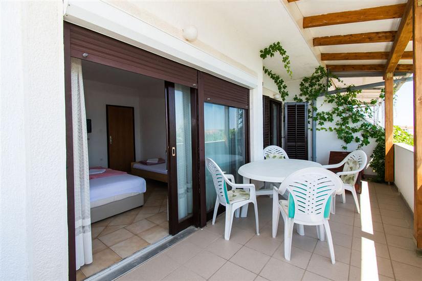 Apartment A1, for 5 persons